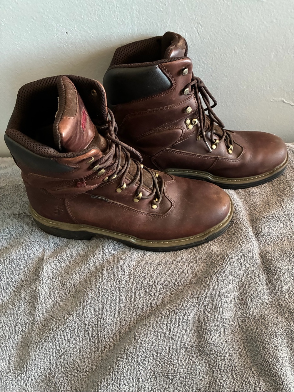 Wolverine Brown Leather Lace-Up Work Boots with Black Collar